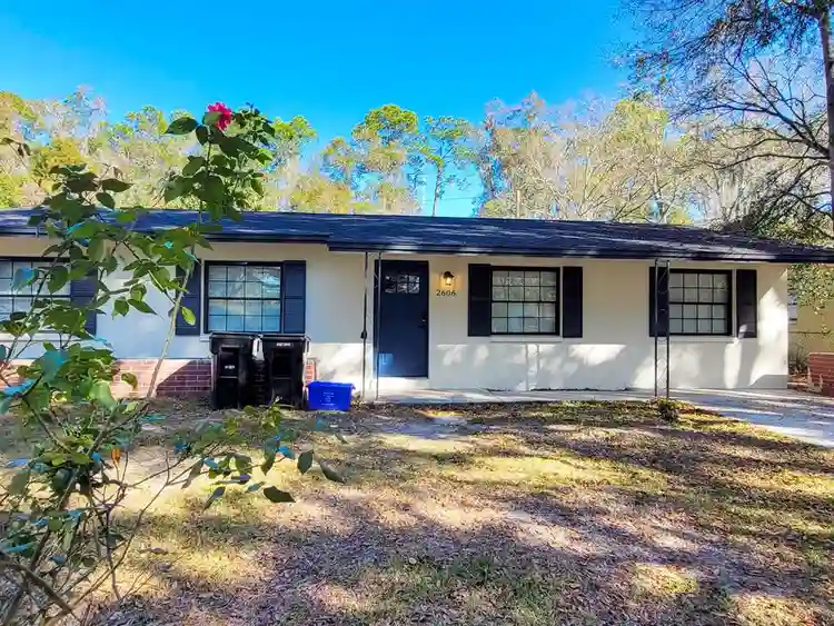 6 BR in Gainesville