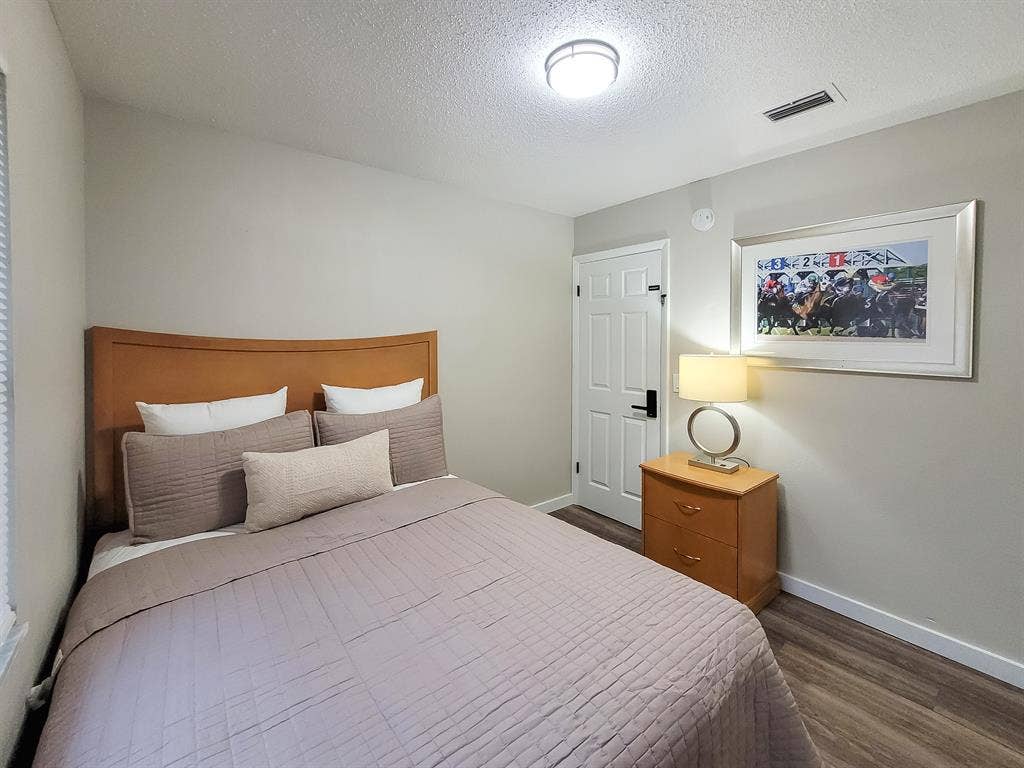 6 BR in Gainesville