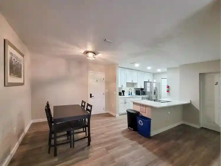 6 BR in Gainesville
