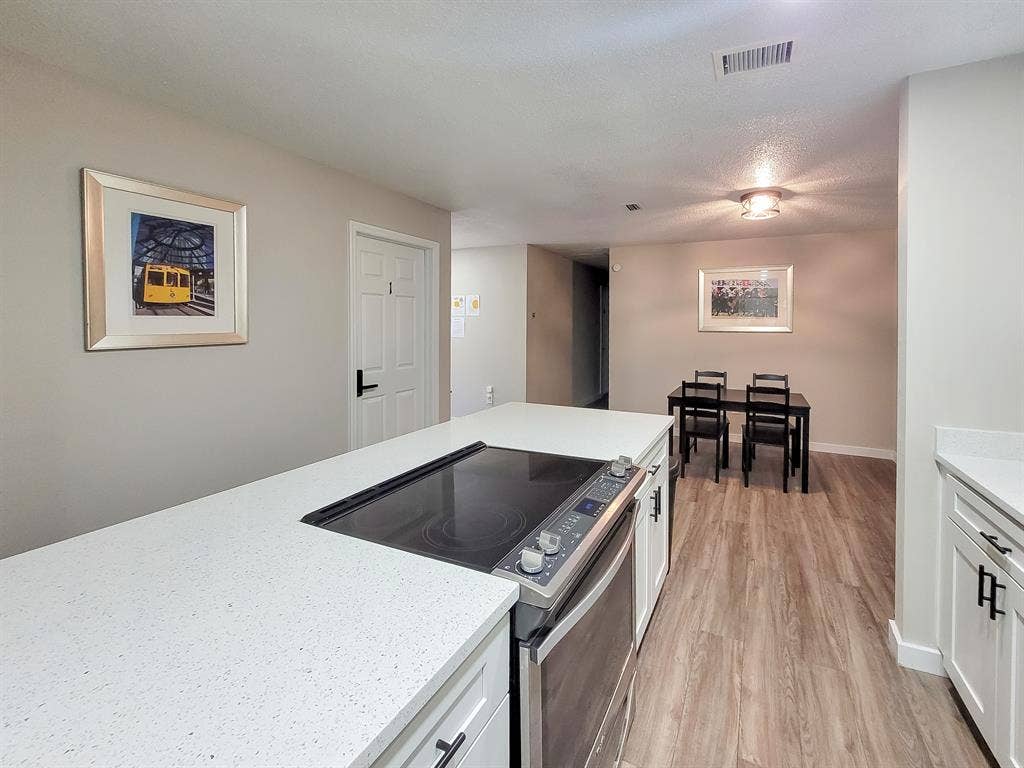 6 BR in Gainesville