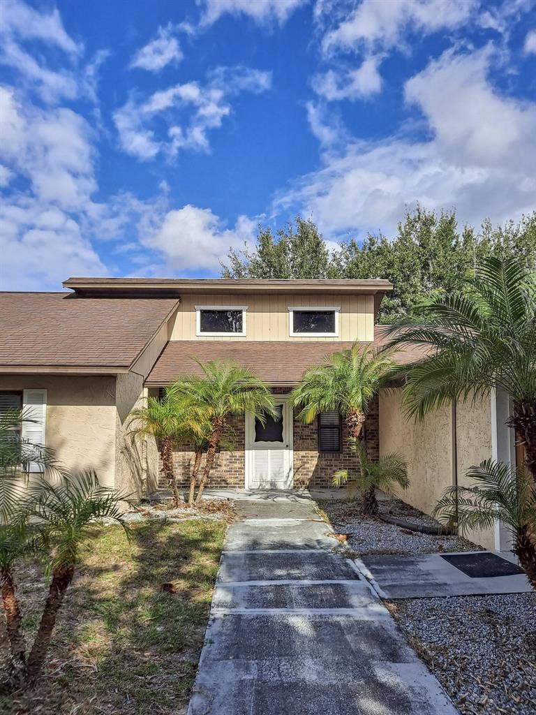 9 BR in Port Orange