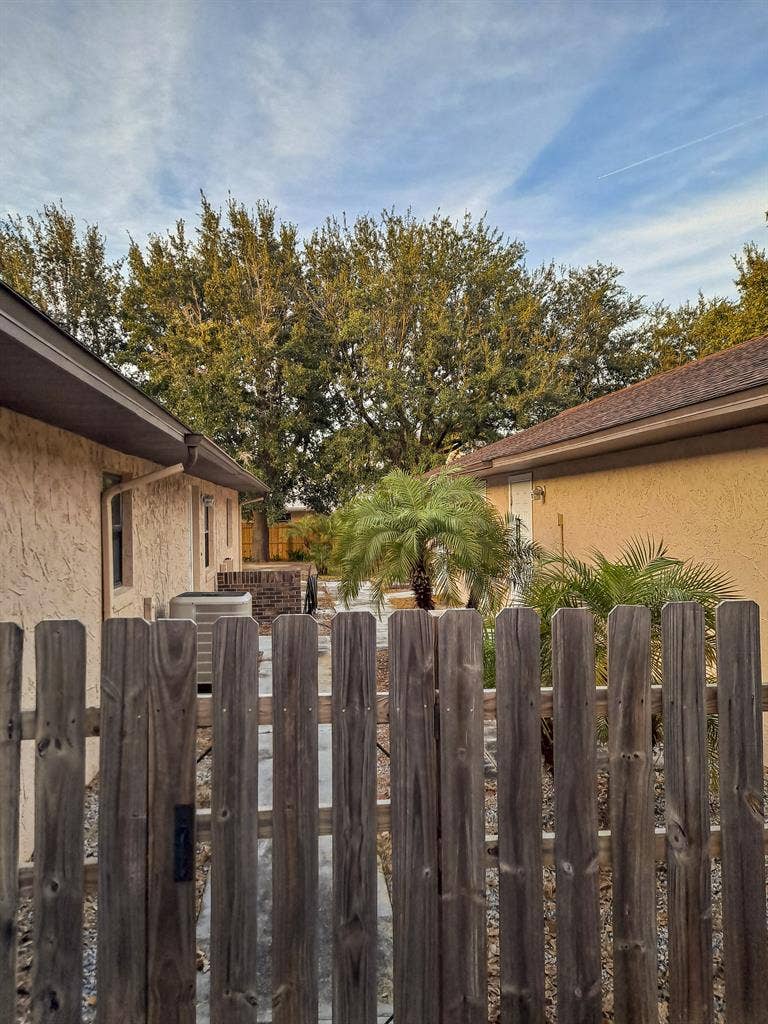 9 BR in Port Orange