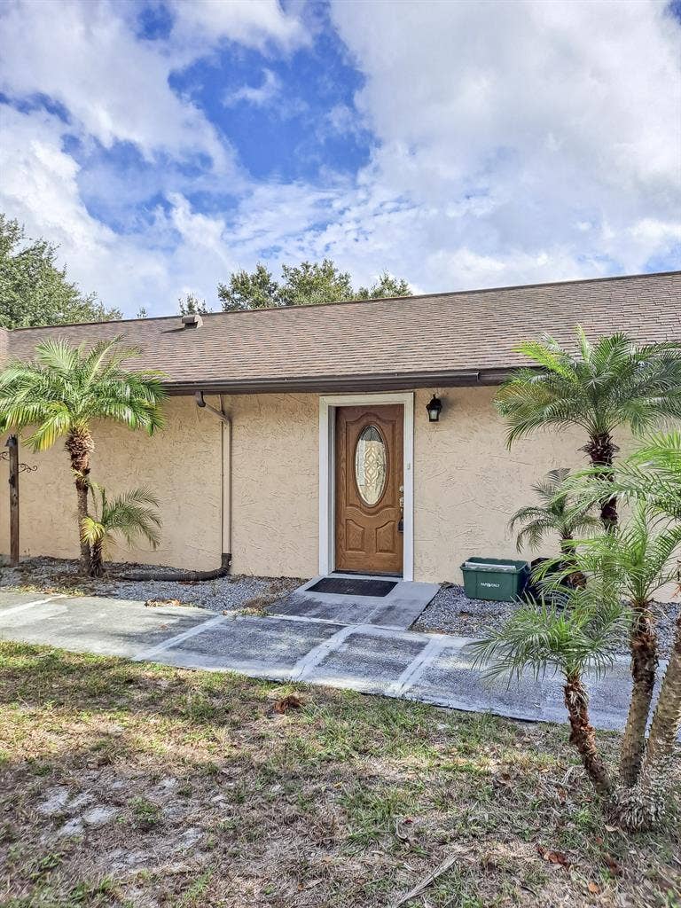 9 BR in Port Orange