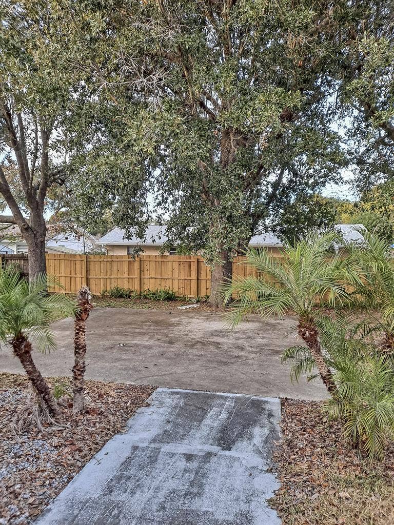 9 BR in Port Orange
