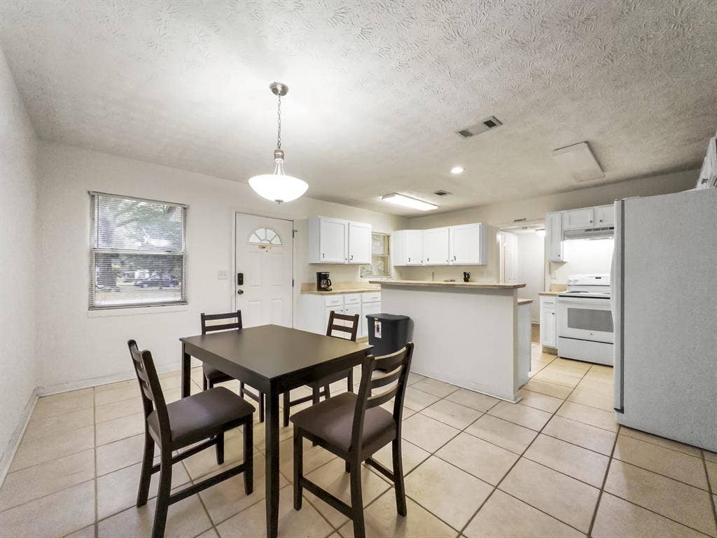 6 BR in Jacksonville