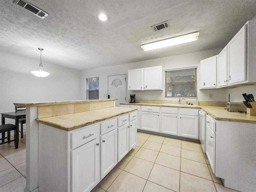 6 BR in Jacksonville