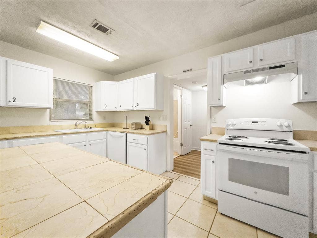 6 BR in Jacksonville