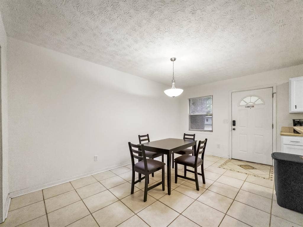 6 BR in Jacksonville