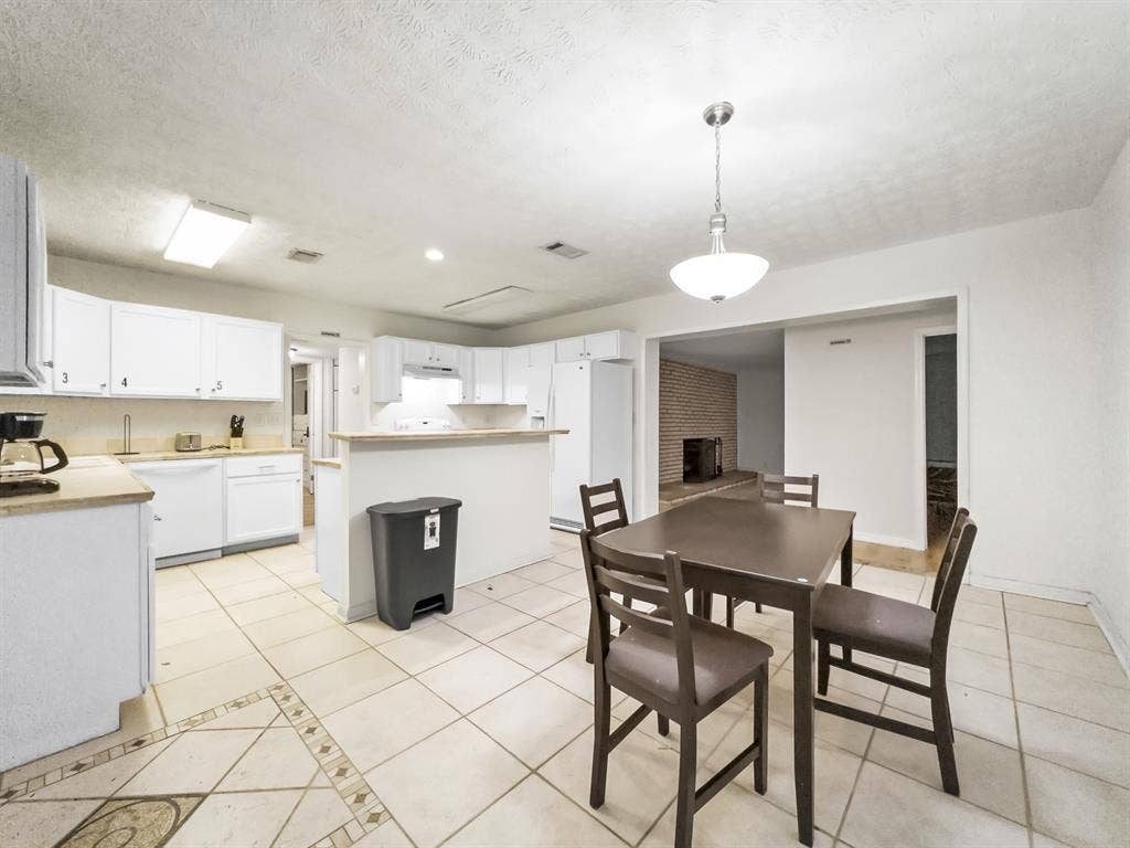 6 BR in Jacksonville