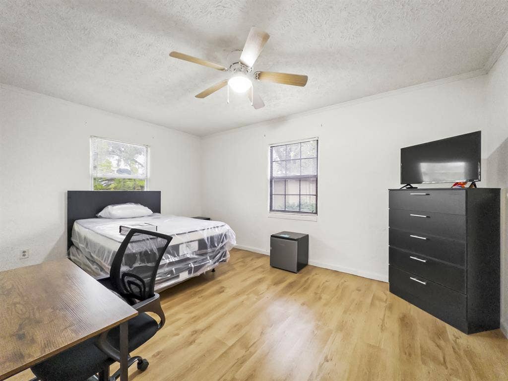 6 BR in Jacksonville