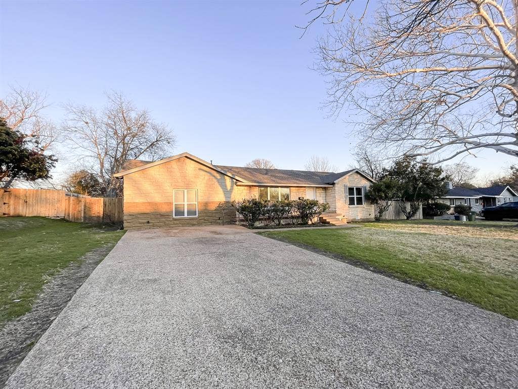 7 BR in Richland Hills
