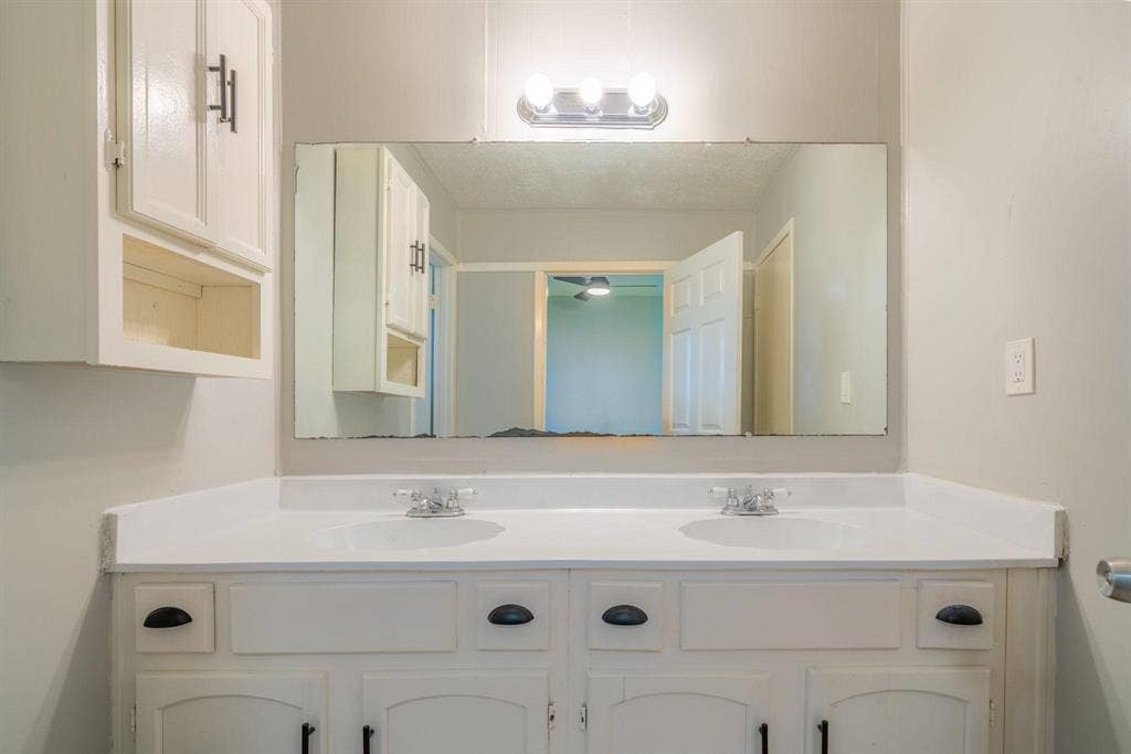 9 BR in Houston