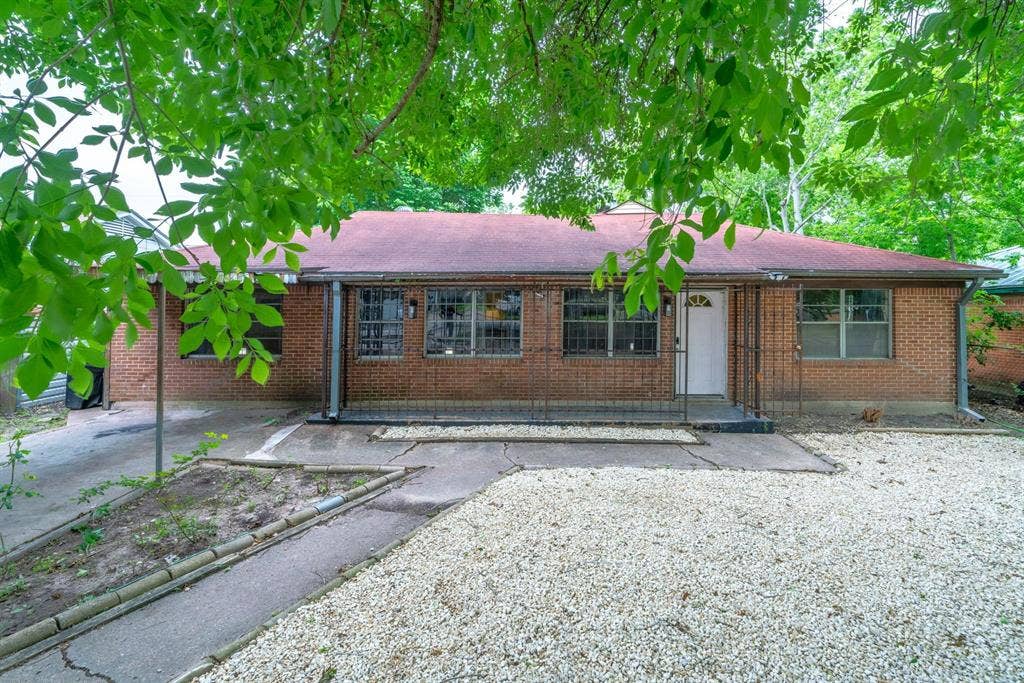 9 BR in Houston