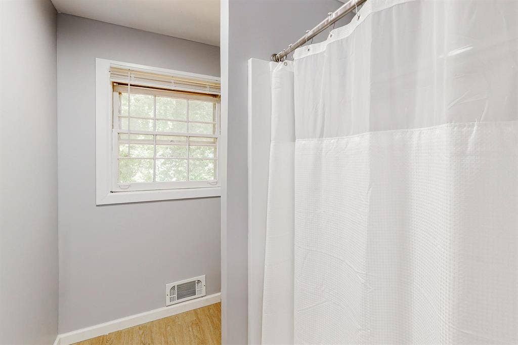 10 BR in East Point