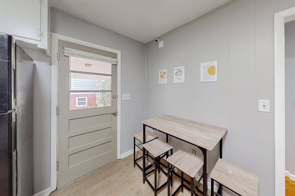 10 BR in East Point