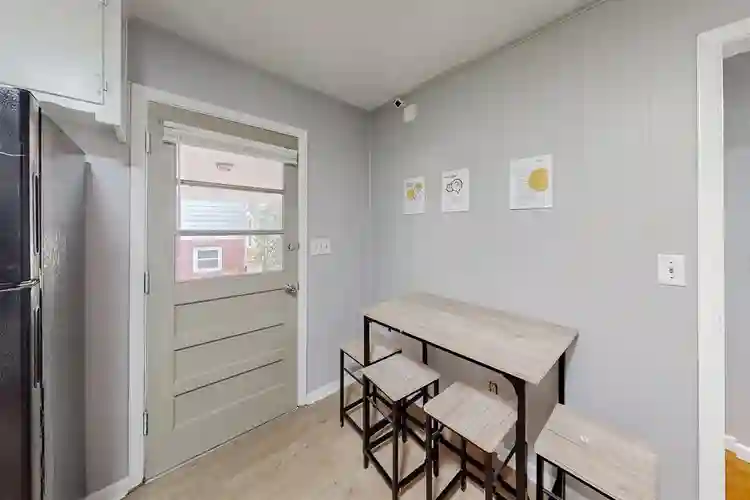10 BR in East Point