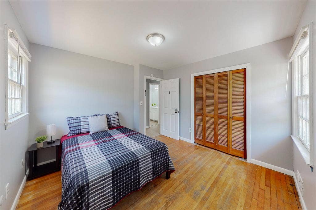 10 BR in East Point