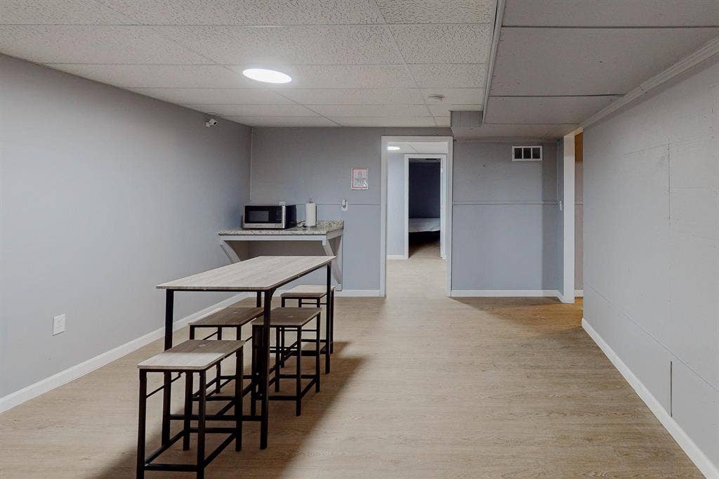 10 BR in East Point