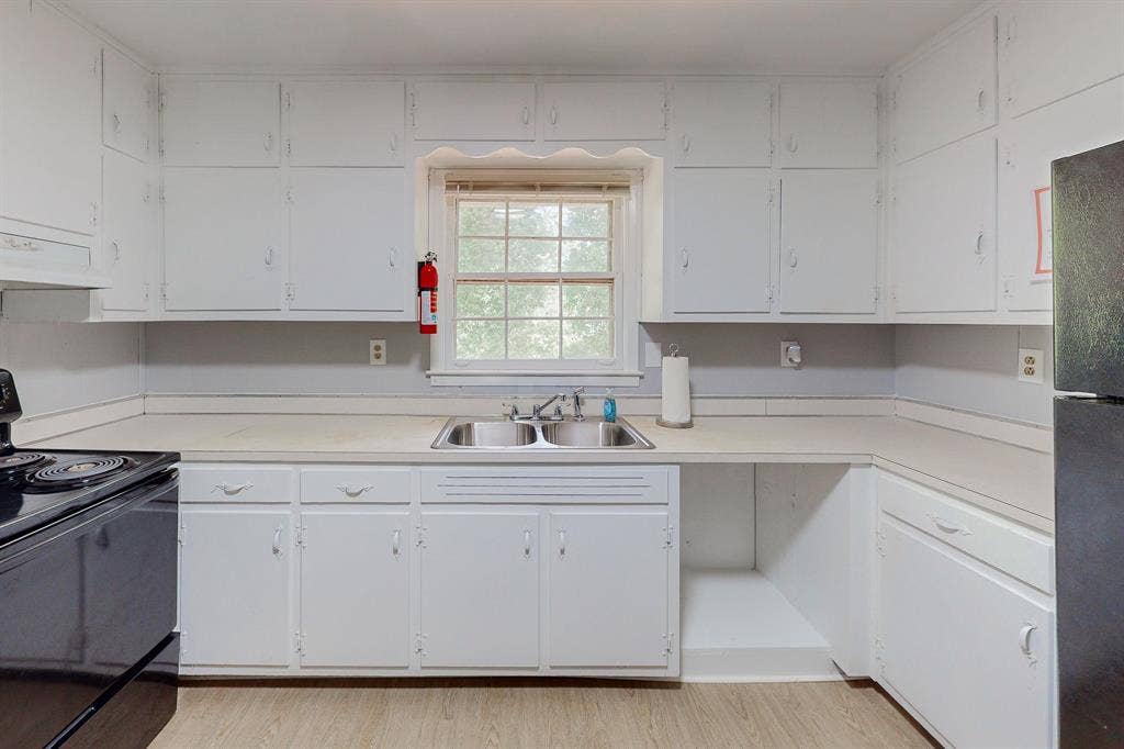 10 BR in East Point