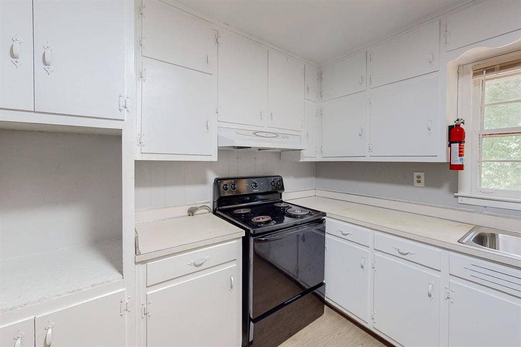 10 BR in East Point