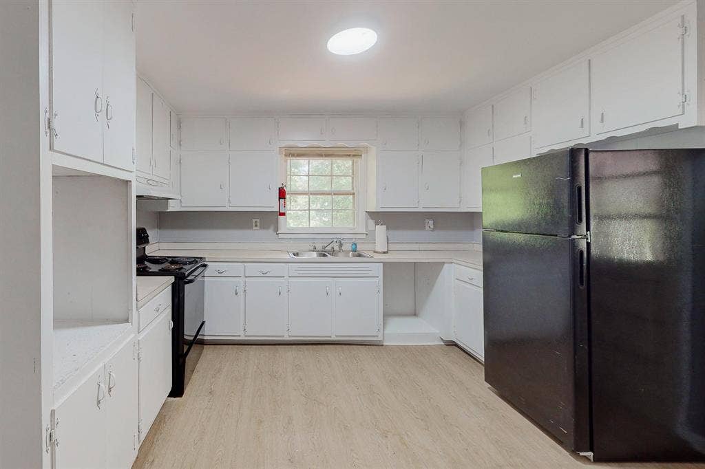 10 BR in East Point