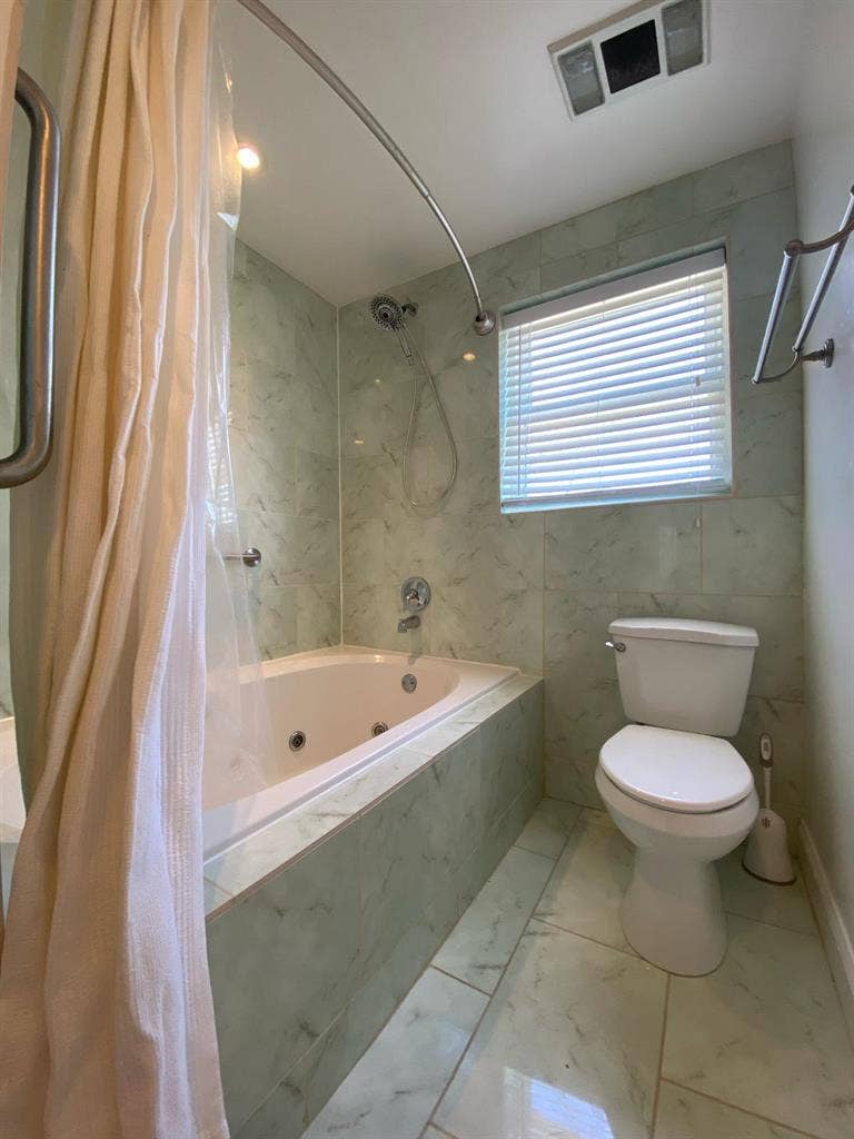 7 BR in Baltimore