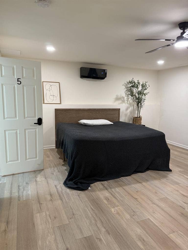 5 BR in Lawrenceville