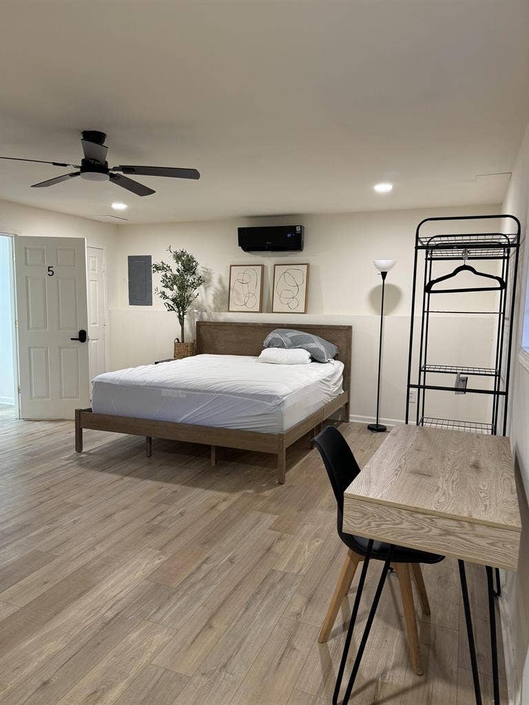 5 BR in Lawrenceville