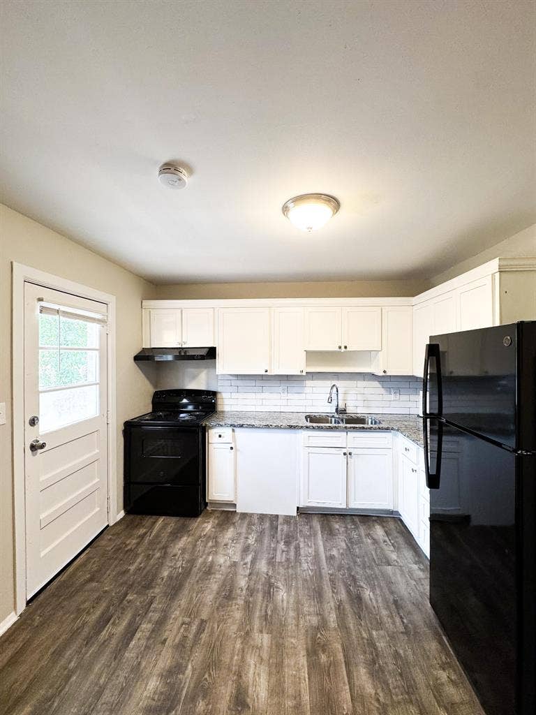 8 BR in Riverdale