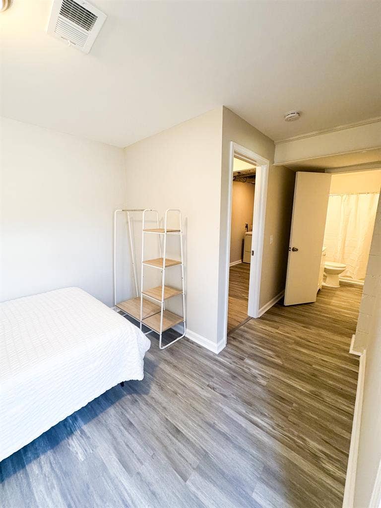 8 BR in Riverdale