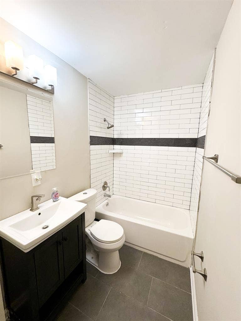8 BR in Riverdale