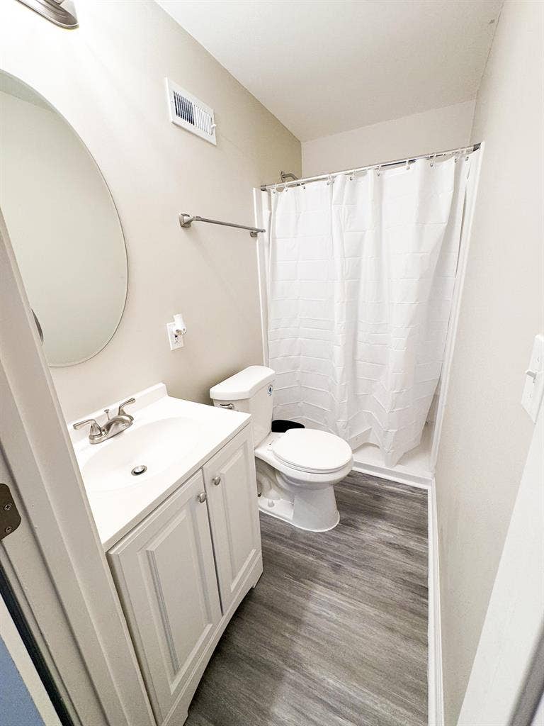 8 BR in Riverdale