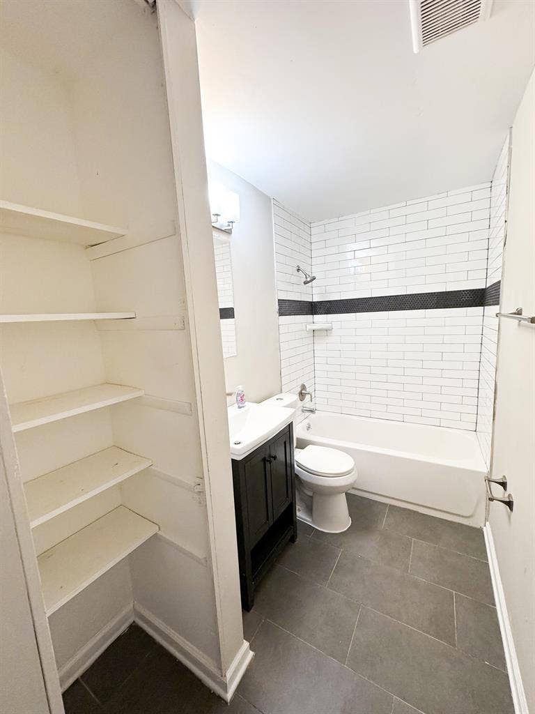 8 BR in Riverdale