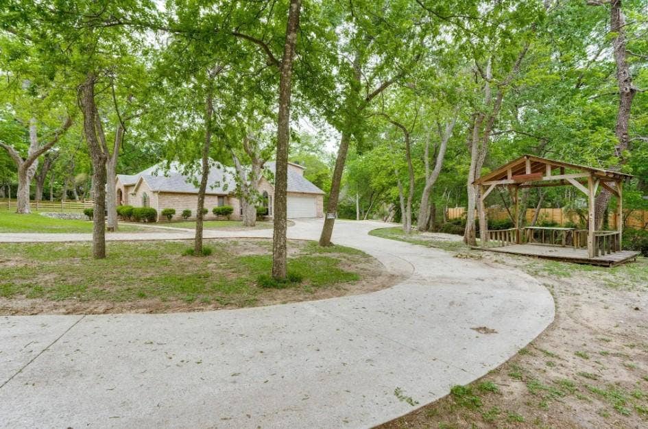 5 BR in Cedar Hill