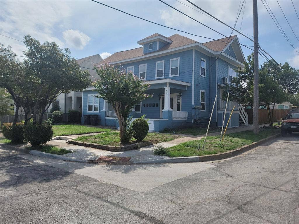 4 BR in Dallas