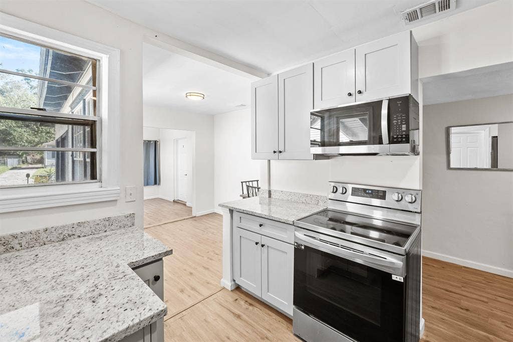 6 BR in Jacksonville