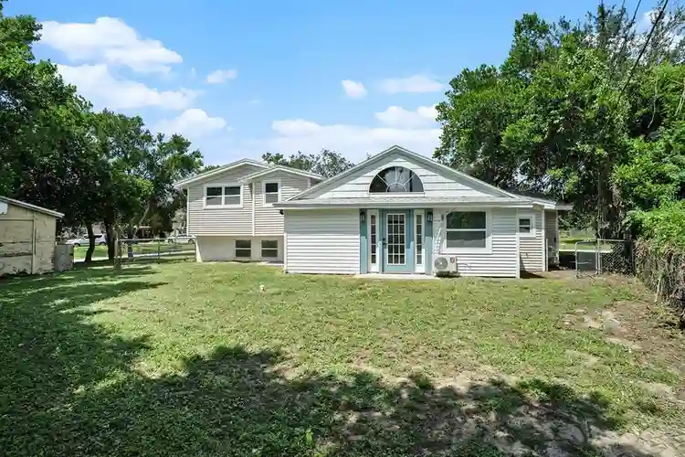 10 BR in Brandon