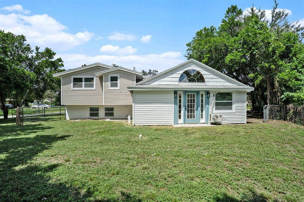10 BR in Brandon