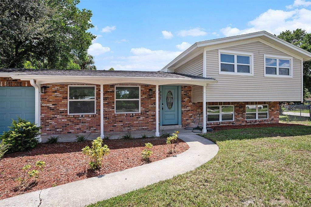 10 BR in Brandon