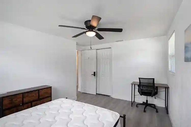 10 BR in Brandon