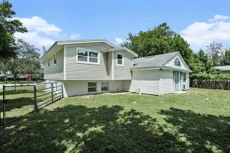 10 BR in Brandon