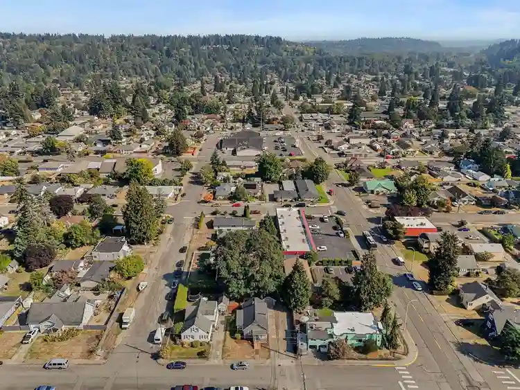 6 BR in Auburn