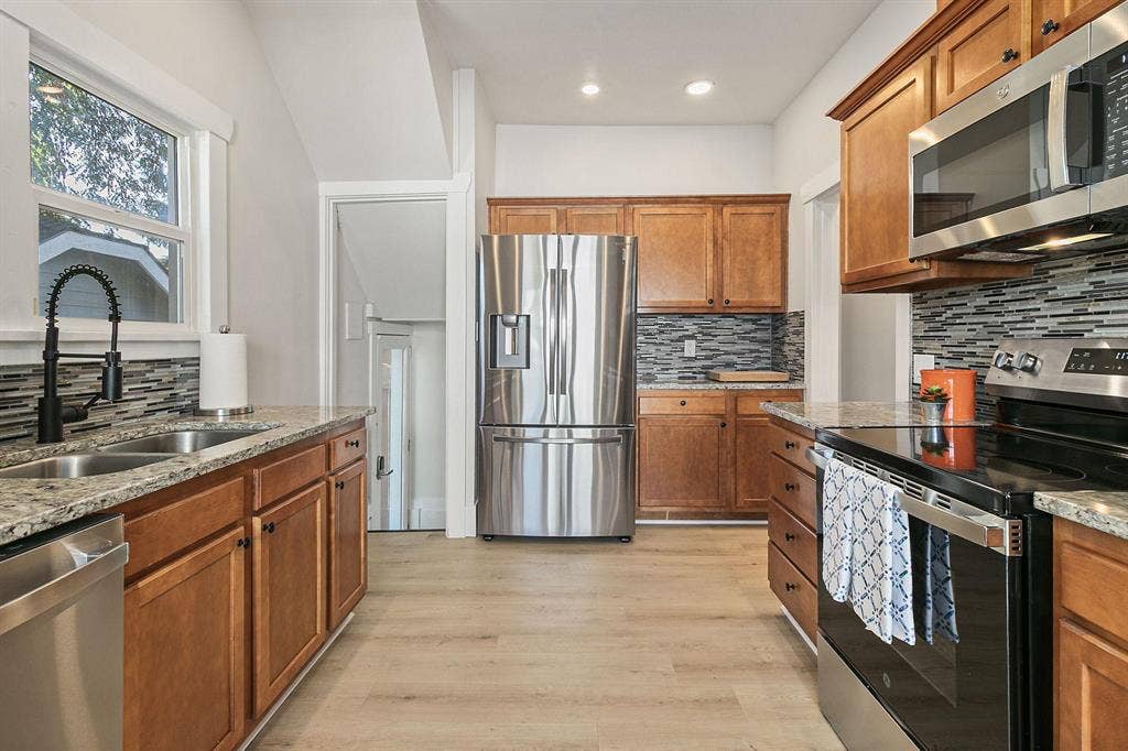 6 BR in Auburn