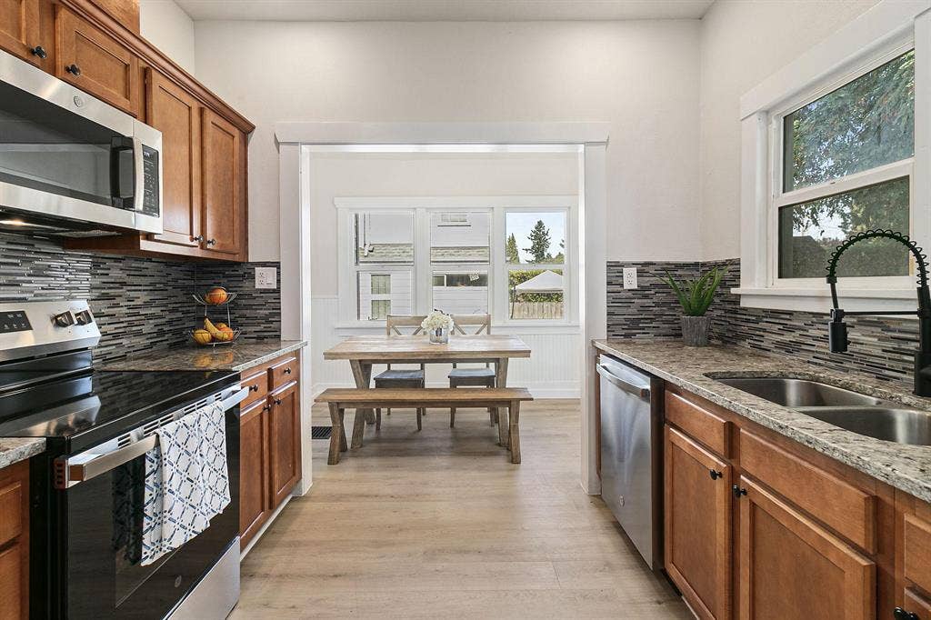 6 BR in Auburn