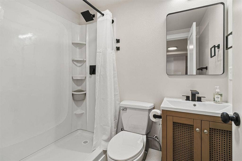 6 BR in Auburn