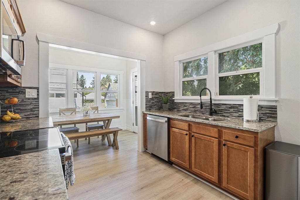 6 BR in Auburn