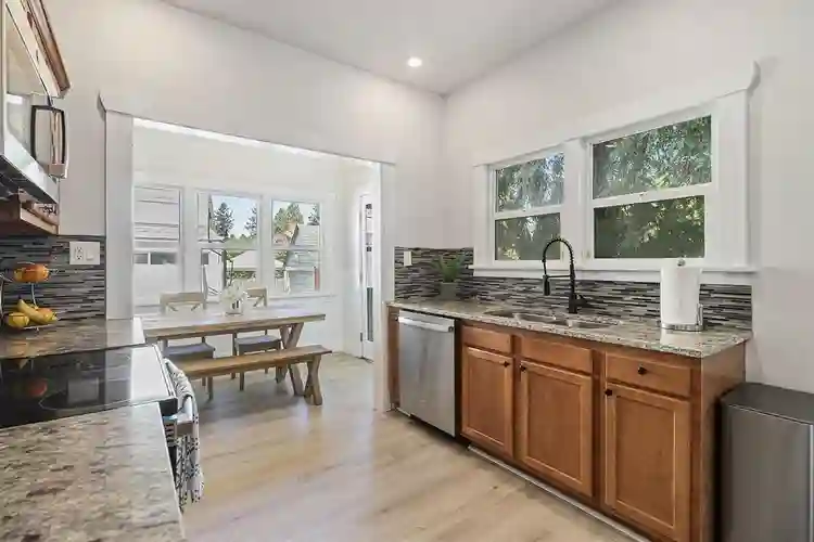 6 BR in Auburn