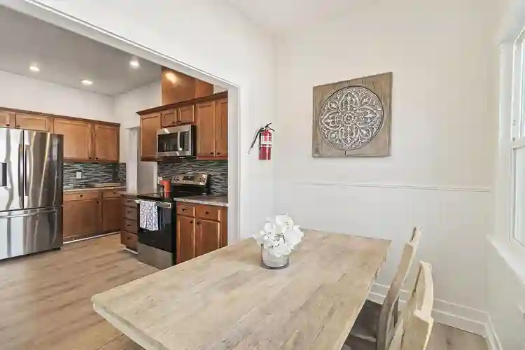 6 BR in Auburn