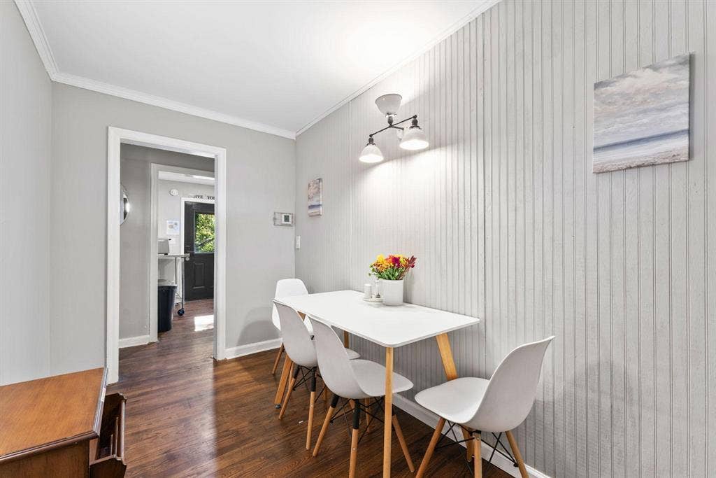 6 BR in East Point