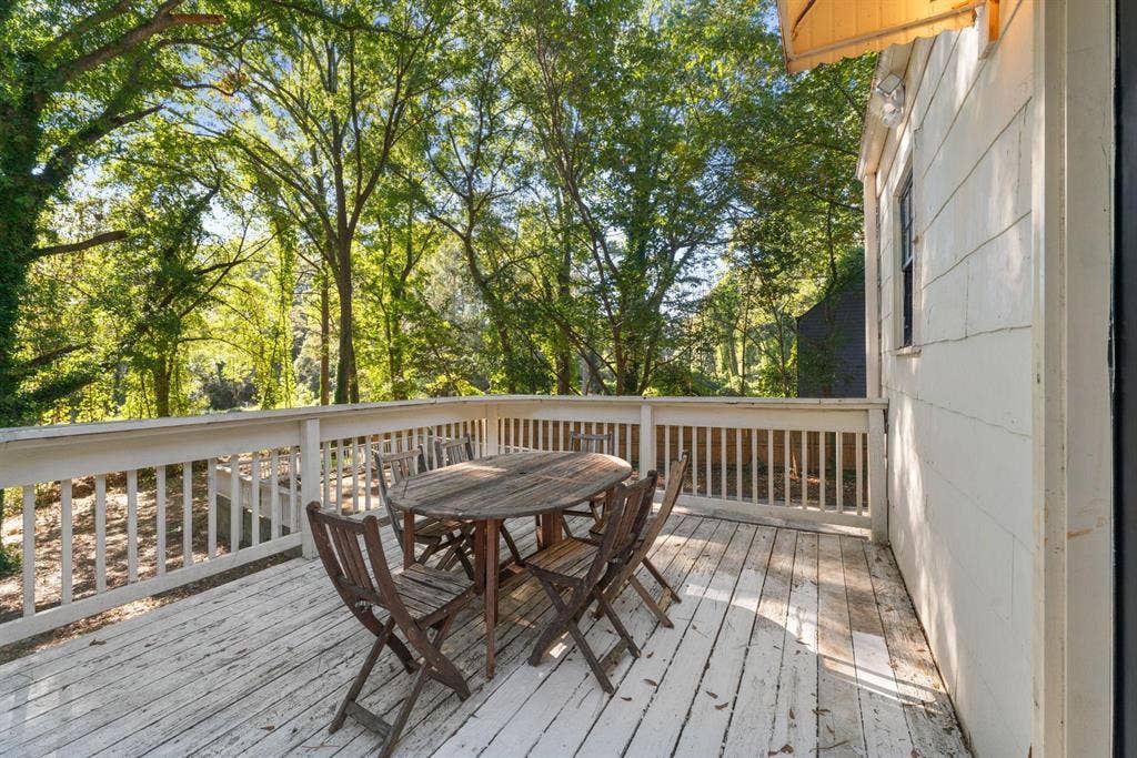 6 BR in East Point